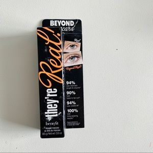 Benefit they're real! lengthening mascara